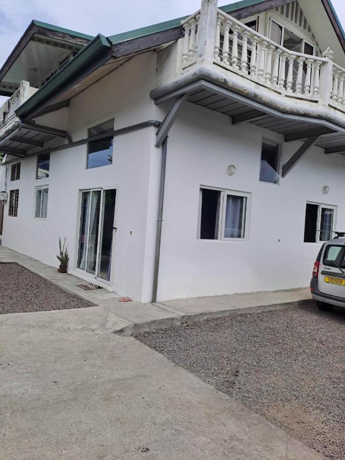 Laure Hebergement Loue Des Lits En Dortoir Hostel Faaa Exterior photo